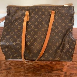 Loui vuttion never full purse strap is broken can be fixed